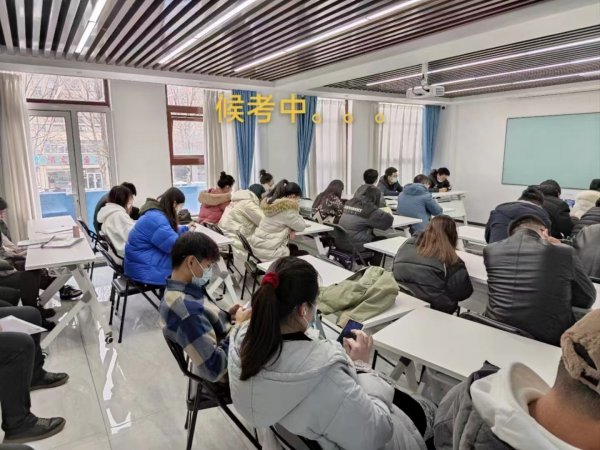 山东成人高考学员考场候考