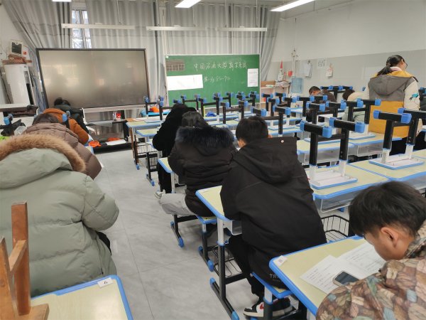 山东成人高考考试报名现场实景