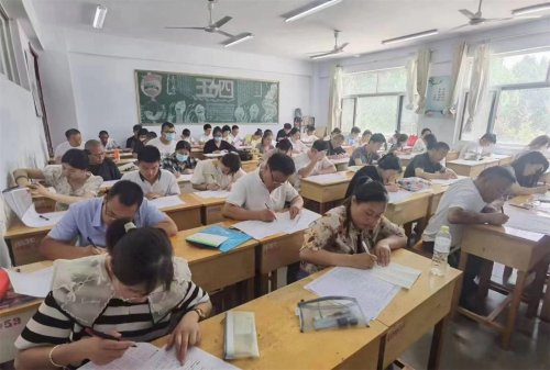 2024成人高考专升本英语模拟试题（结尾带答案）
